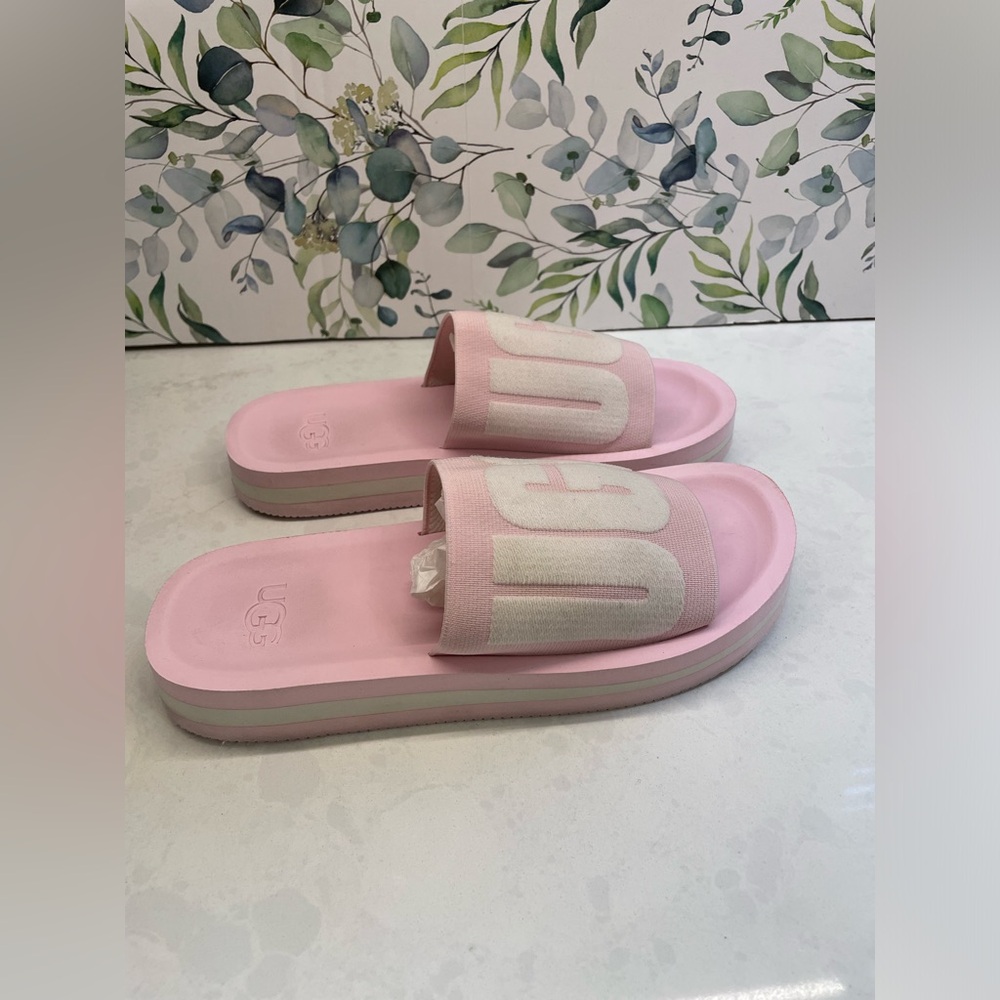 Pink and White UGG Flip Flops Women‎ Size 7. - Picture 2 of 7